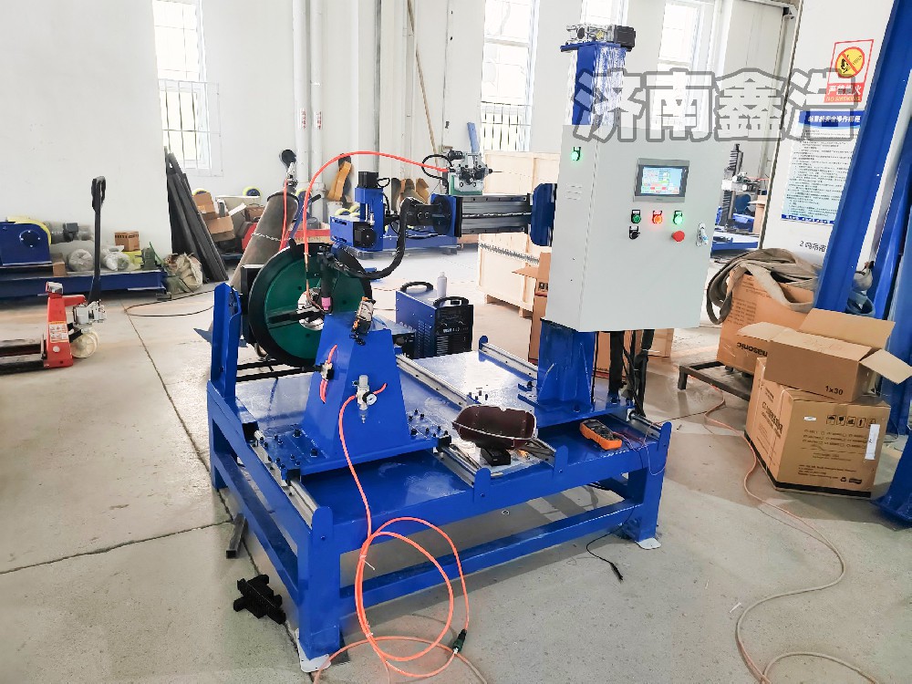 鑫浩氬弧自動焊機，智能數(shù)控，運行穩(wěn)定